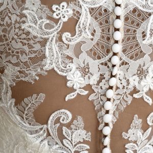 Détails magnifiques de la robe de mariée