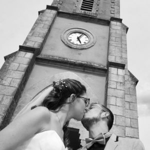Reportage photo de mariage devant l'église de Luant - Image Pro Photolouis