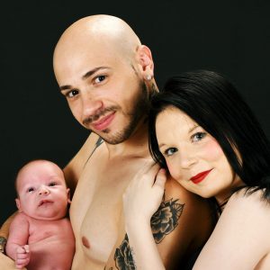 Portrait de nouveau-né bébé avec ses parents dans l'Indre Berry - Maternité Tendresse et naturel - Image Pro Photolouis