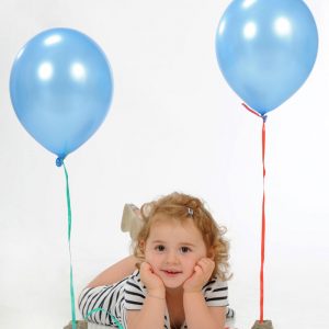 Enfants pris en photos de studioavec des ballons - Image Pro Photolouis
