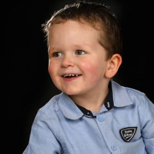 Portrait d'un petit garçon très souriant- Image Pro Photolouis