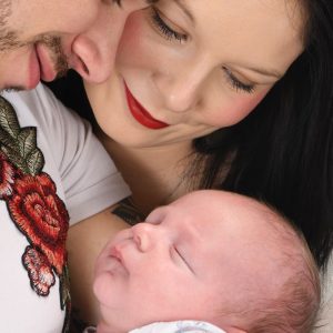 Portrait de nouveau-né bébé avec ses parents dans l'Indre Berry - Maternité - Image Pro Photolouis